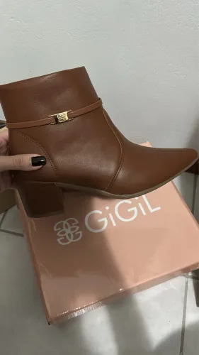 Bota marrom tamanho 35