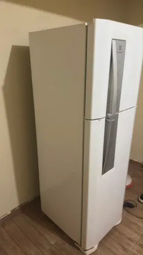 Geladeira Electrolux Frost free 382Litros 94 litros freezer, tensão 127V