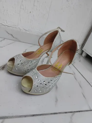 ? SAPATOS FEMININOS - POUQUÍSSIMO USADOS