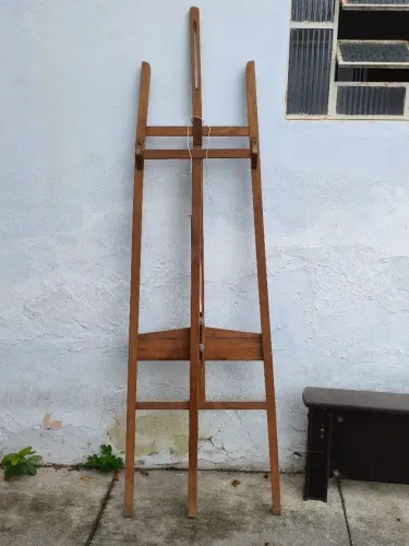 Cavalete de madeira