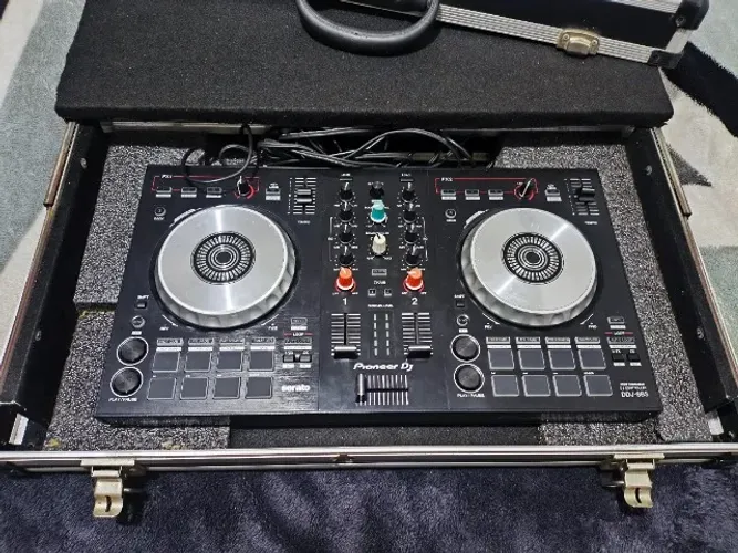 Controladora Pioneer DDJ-SB3 com case plataforma deslizante, ótimo estado