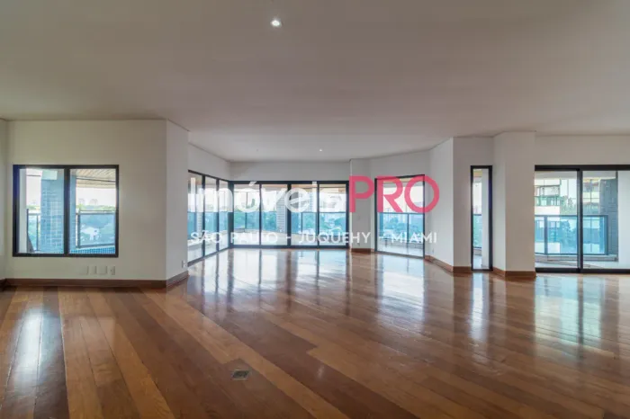 Apartamento 428m² com 4 suítes e 5 vagas no Condomínio Monte Verde Panamby