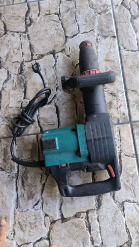 Martelete Makita de 10 Kilos 220V , com 6 velocidades com nota fiscal garantia de 90 dias.