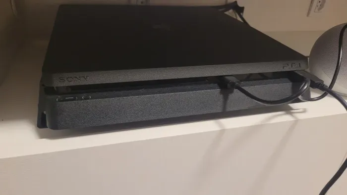 Playstation 4 + jogos e base carregadora