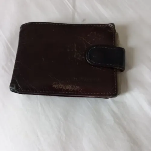 Doação de carteira de bolso em couro