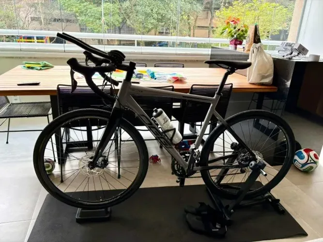 Bike Speed Oggi Velloce 2024 Tam L - Shimano Claris 16v + Aerobar + Pedal Clipless