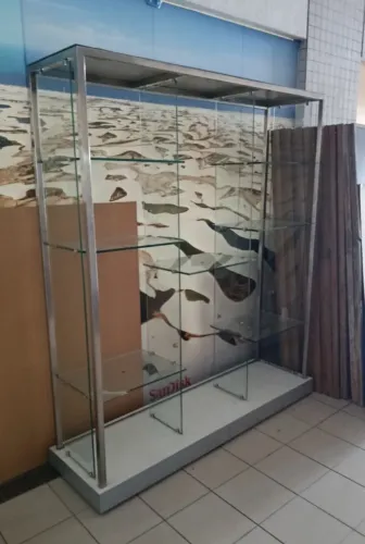 Vitrine de Vidro para Loja em aço inox 