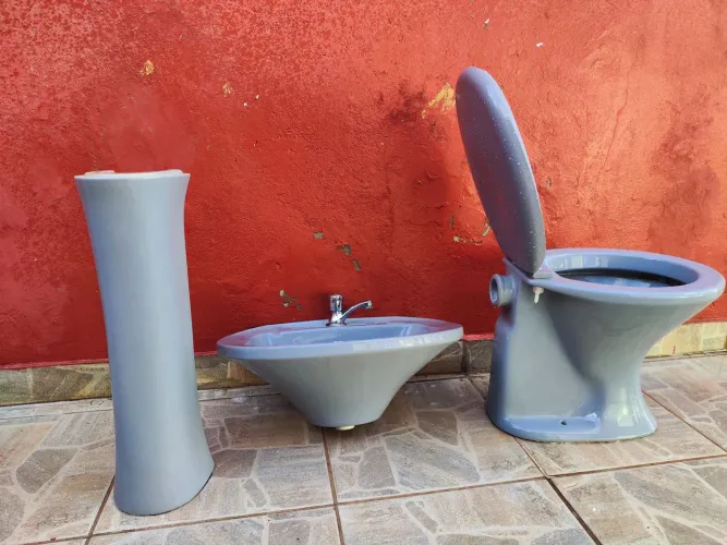 Lavatório + vaso sanitário
