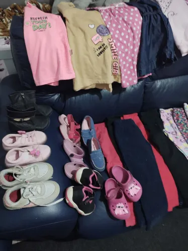 Lote de roupas+ casinha infantil com túnel e piscina de bolinha acompanha bolinhas