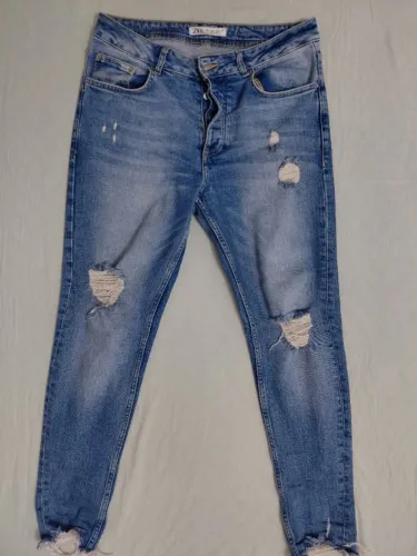 Calça jeans destroyed Zara