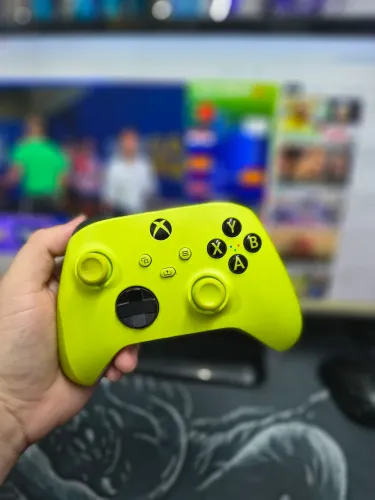 Vendo Controle Xbox Series Verde Seminovo funcionando tudo 100%