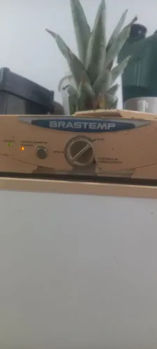 Freezer vertical muito bom pedrando tudo só não estar disparando.