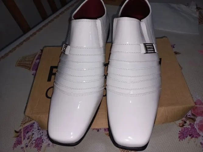 Sapatos Pizzolev Branca 43 novo na caixa.