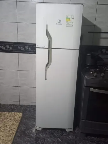 Vendo geladeira Electrolux frost free