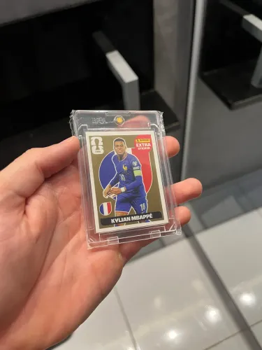 MBAPPÉ Ouro Legend 2026 em perfeito estado.