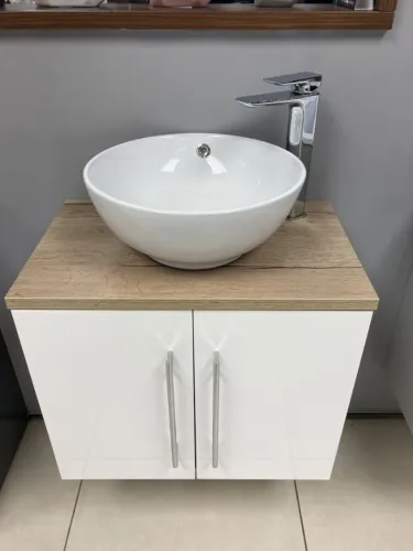 Gabinete Aéreo para Banheiro 60cm MDF 18mm Branco Brilho com Tampo Amadeirado 