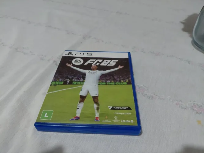 Vendo um fc 25 de ps5, está em perfeitas condições, ou troco por algum jogo do meu interes