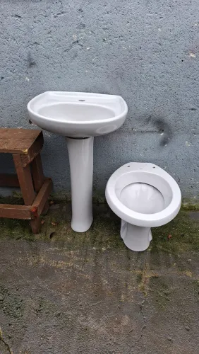 Vendo pia lavatório de coluna pra banheiro leia