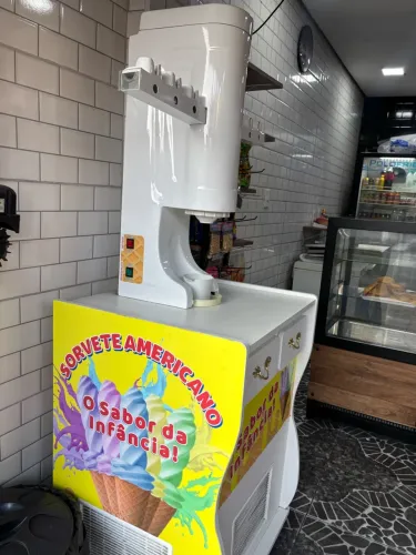 Máquina de Sorvete Americano CHAMPS 6 Sabores 220V - Novíssima