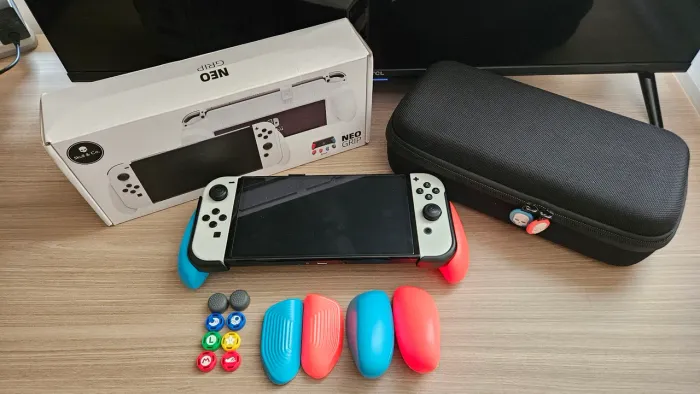 Nintendo Switch OLED bloqueado + case + grip + jogo