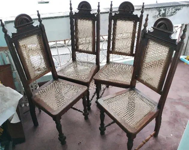 Baixou Cadeiras em Estilo Colonial