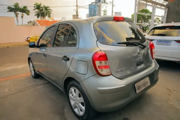 Nissan March SV 1.6 16V Flex Fuel 2013