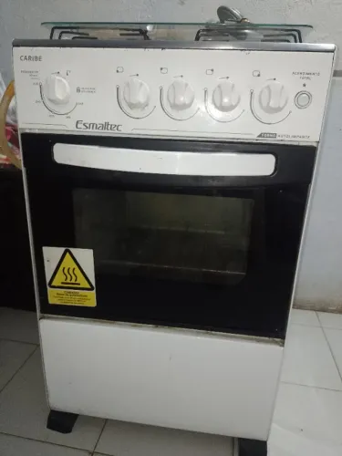 Vende-se fogão Esmaltec   com mangueira e click embutido validade 2029 é só colocar na bot