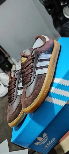Tênis Adidas tamanho 34