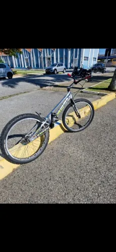 Bike trial comas , aro 26 . Bike única  no Brasil 
