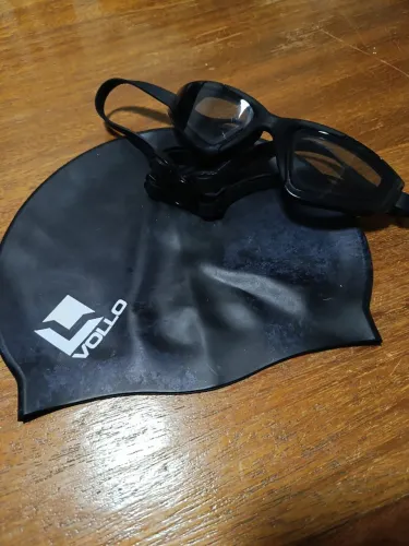 Touca de natação em silicone e óculos ajustável