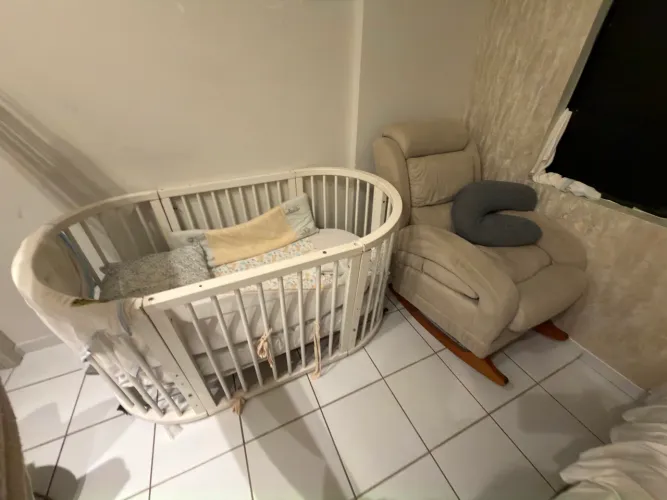 Kit berço crescer com poltrona de amamentação e balanço 