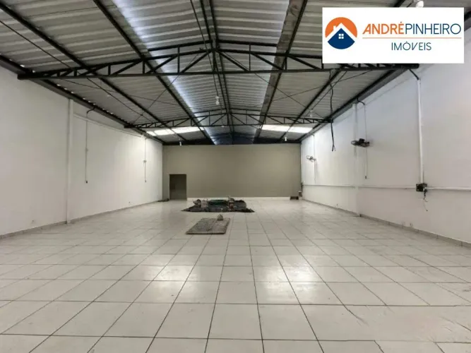 Galpão Comercial de 330m² com Pé-Direito de até 6m no Céu Azul Acesso para Caminhões