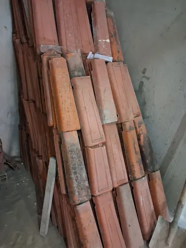 Vendo telhas de barro usadas