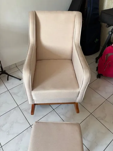 Cadeira de balanço em perfeito estado