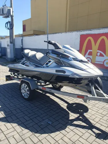 Carreta rodoviária jet ski