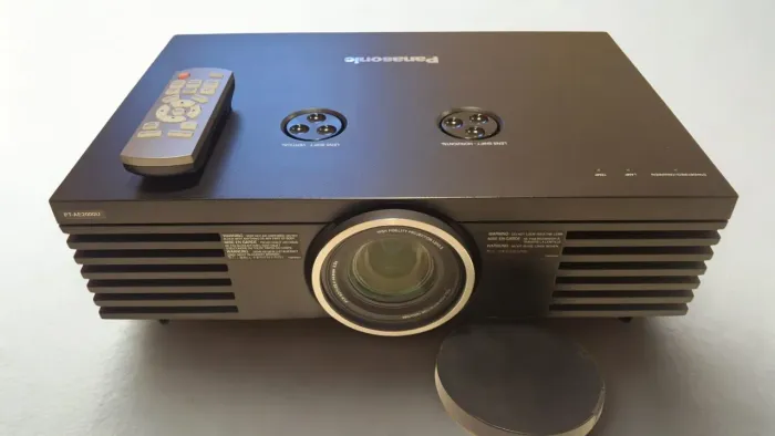 Projetor Panasonic Pt-ae2000u 400h Lâmpada Original Mais Reserva