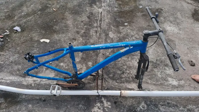Vendo esse quadro de aro 29. E so  ajeitar 
