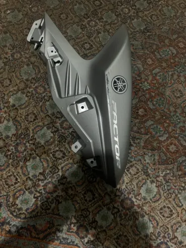 Carenagem lateral Direita do tanque Yamaha Factor150 2025/26 Original 