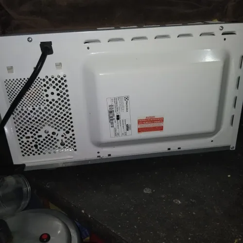Microondas Eletrolux 23 litros  novo