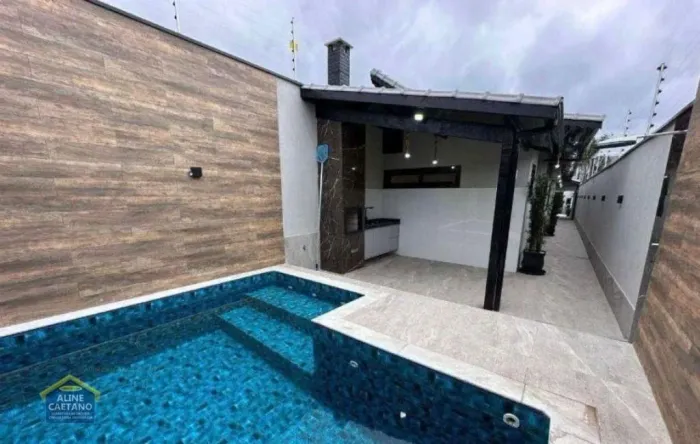 Casa com Piscina no Maracanã - Praia Grande, SP