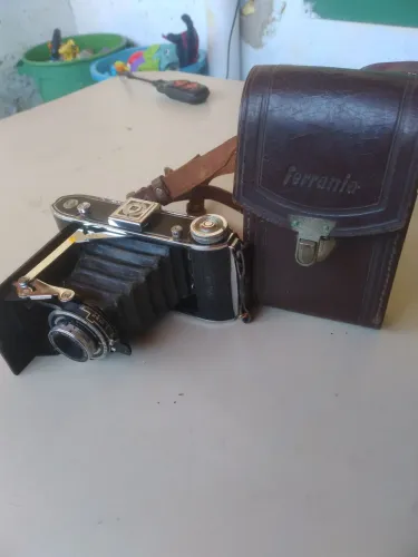 Vendo Câmera fotográfica Analogica Antiga de fole.