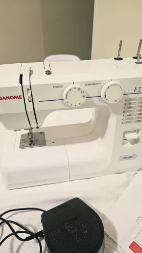 Janome 2008S, 1 mês de uso, excelente estado.