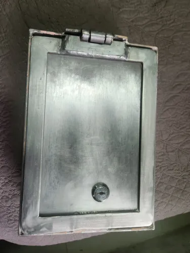 Cofre de parede com chave em aço inox