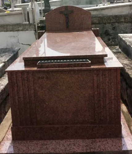 Jazigo no Cemitério São João Batista