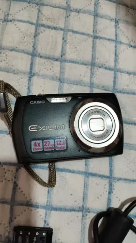 Câmera fotográfica Casio Exilim Z037 compacta cor preto