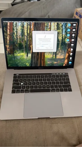 MacBook Pro 15" 2018 · i7 6-Core · 32GB · 512GB · Radeon Pro 560X 4GB · Touch Bar