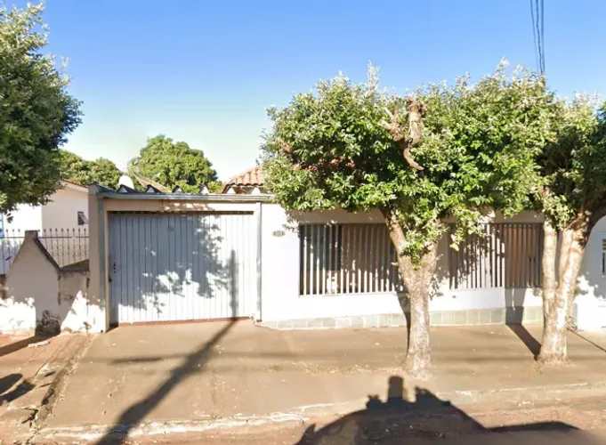 OPORTUNIDADE ÚNICA NO CENTRO DE ANDRADINA! Casa Ampla a Poucos Passos do AME