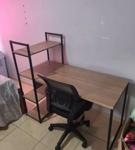 Mesa e cadeira para escritório