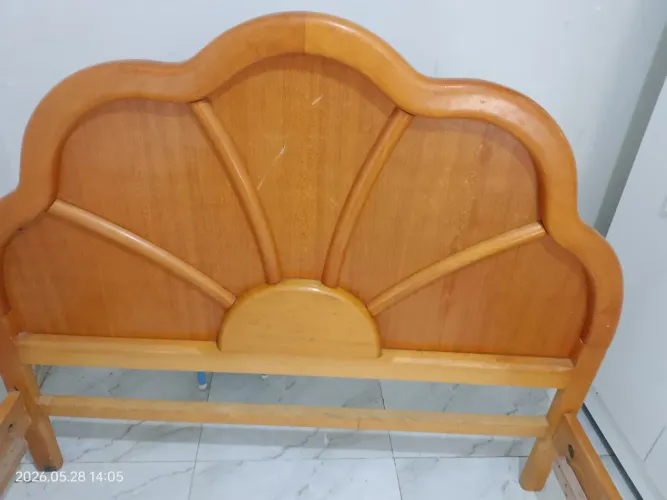 Vendo cama de marfim maciça e leve antiguaria 