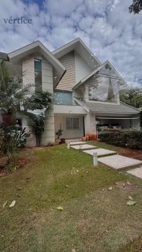 Sobrado à venda em Maringá, Zona 02, com 4 suítes, com 660 m²
